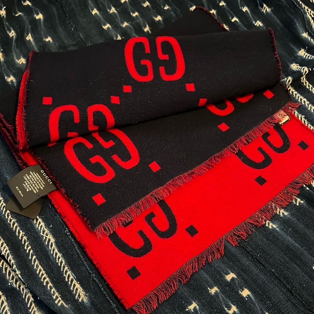 AUTHENTIC Gucci jacquard GG wool scarf - unisex